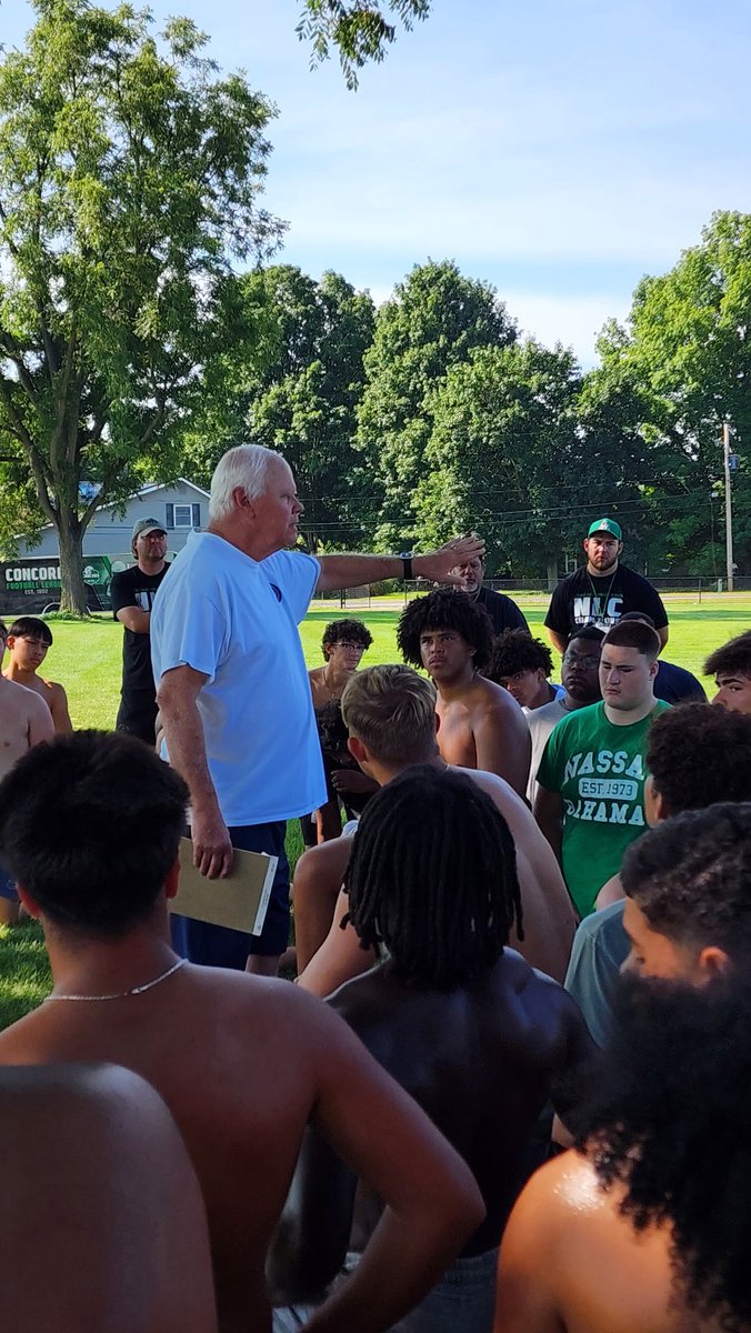 Such an awesome message from Coach Sharpe this morning.  

*Great teammates are always the ones that come through when you need them the most, regardless of their role.

*We can accomplish great things if no one cares who gets the credit!

#F5OH
#SAD