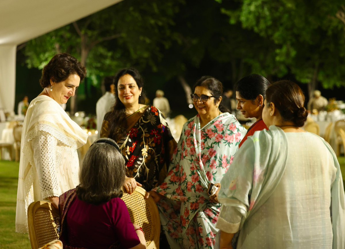 राहुल गांधी ने आज समूचे विपक्षी समूह इंडिया को रात्रि भोज पर आमंत्रित किया था।वहाँ भी उन्होंने एक presentation के ज़रिए सभी नेताओं को समझाया कि कैसे वोटों की हेराफेरी हो रही है।जल्द ही कांग्रेस पूरे देश में इस विषय पर प्रेस कांफ्रेंस करने जा रही है।