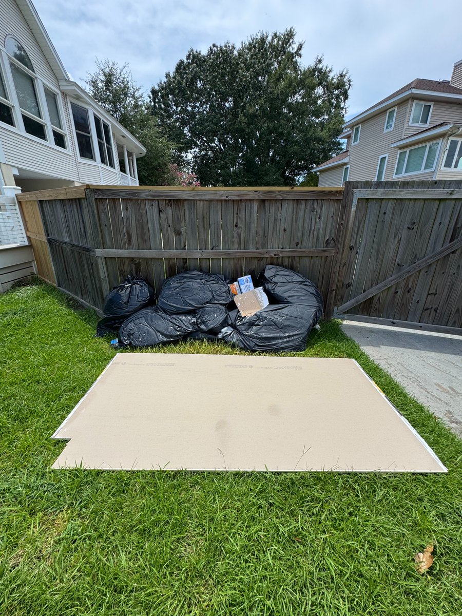 BDJunkremoval's tweet image. Swipe to Clean: Tidy Up the Yard Edition
Make Junk and Clutter disappear like magic✨

🐾 Black Dog Junk Removal
📍 Charleston, SC
☎️ 843-920-JUNK

#JunkRemoval #CleanOutCrew #DeclutterYourLife #SwipeToClean #BeforeAndAfter #JunkBeGone #TidyTransformation #ClutterFree