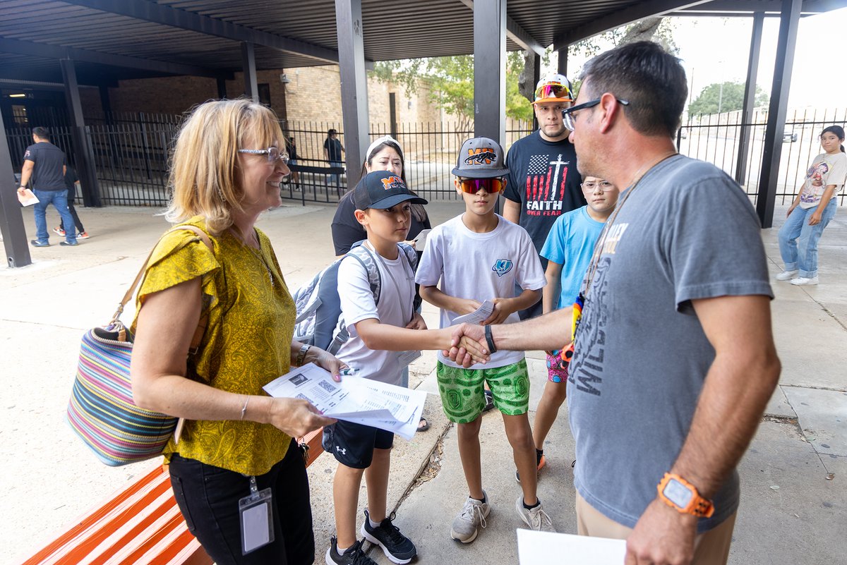 Medina Valley MS Prep Day was full of energy and excitement as our Wildcats got a sneak peek at their upcoming school year! Students walked the halls, picked up class schedules, and connected with friends and staff members— all with smiles and anticipation for the year ahead!