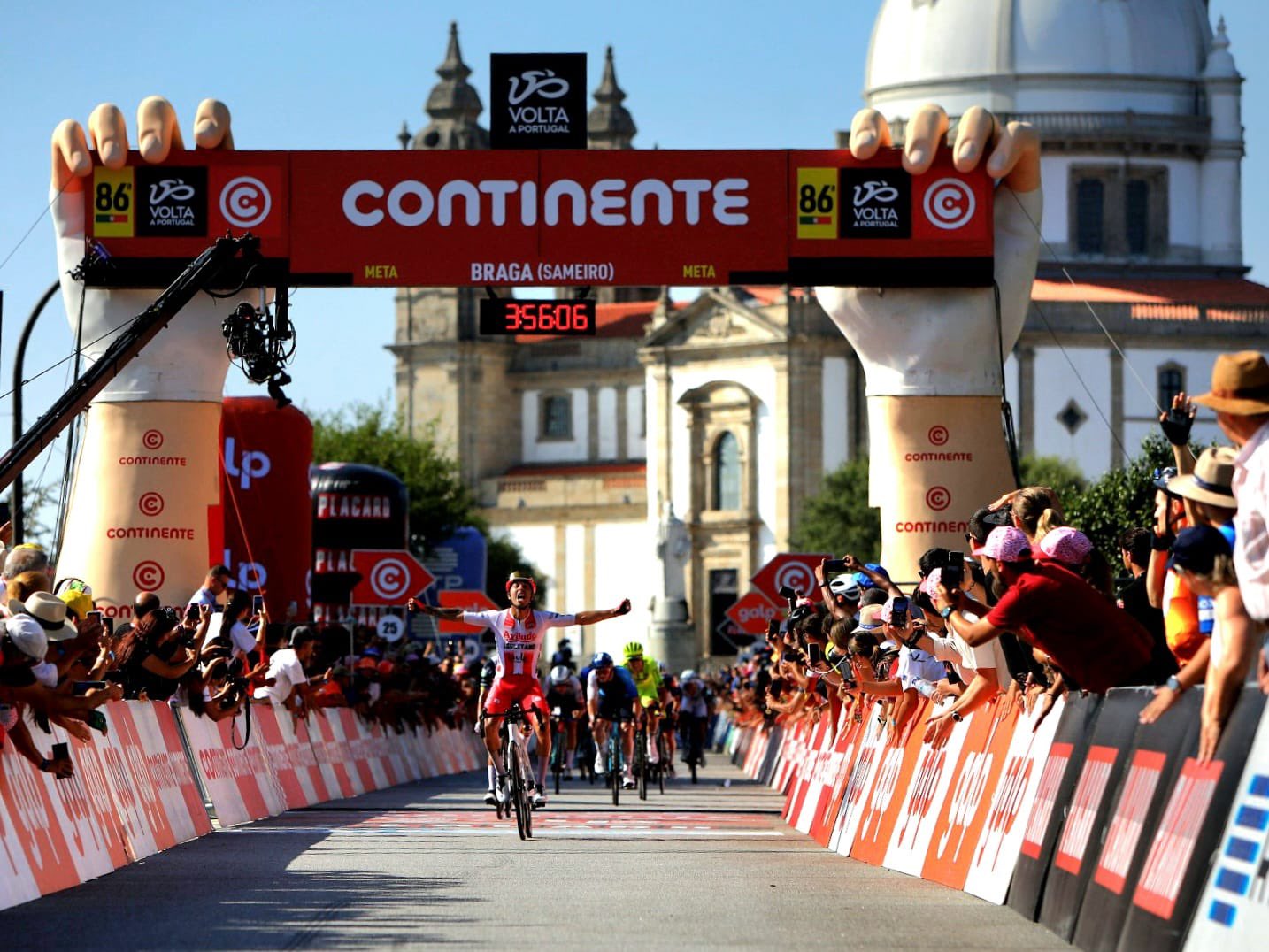 Gxw0yRDX0AcOixH?format=jpg&name=large