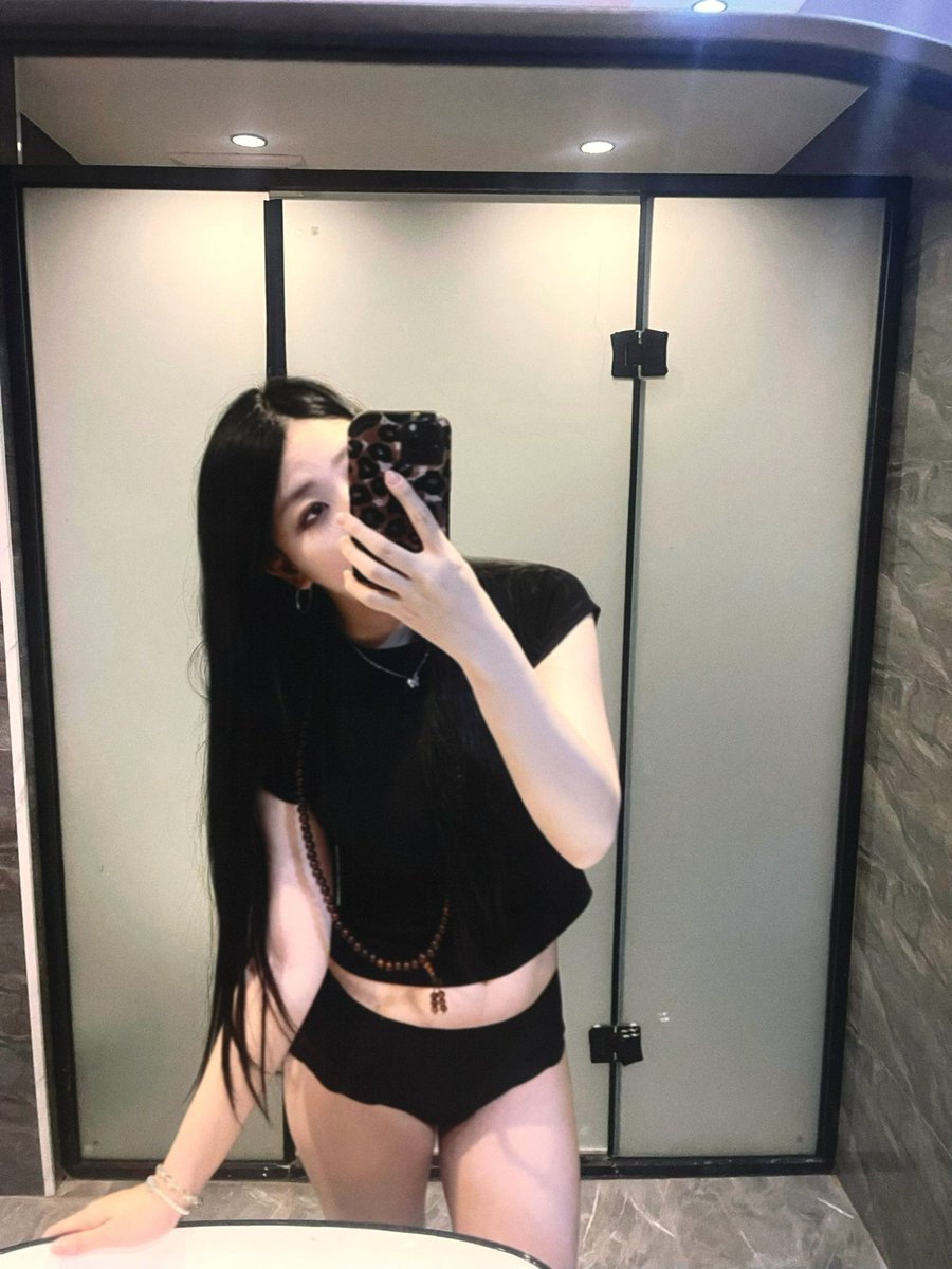 围着我转就行了  你哪有那么多自己的事要干