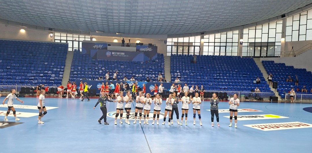 Djevojke 🇸🇰, čestitamo <a href="/EHF_Activities/">European Handball Federation</a> W-17. Živimo vaš san zajedno s vama 🫶🏻. SK:DK 🤾‍♀️ 30:29