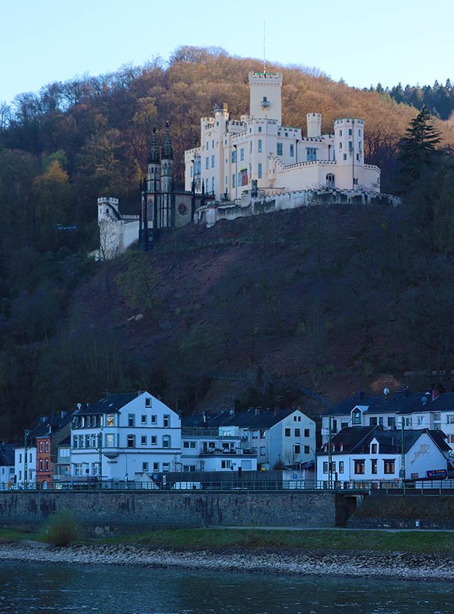Trading Castle Stairs for Champagne Flutes: Why a Rhine River Cruise is the Ultimate Plot Twist fashionisers.com/2025/08/07/tra…