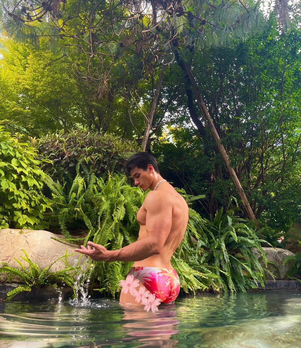 aeuiokztxr8's tweet photo. #musclemen #eightpack #muscleperformance #boyfriendpower #musclebody #musclemax #bodypositivity  #selfdiscipline #menswear #hotspring #menswim #hormone #virilia #malegenitals #menunderwear #trianglepants #menpants https://t.co/w41tzw3dKu