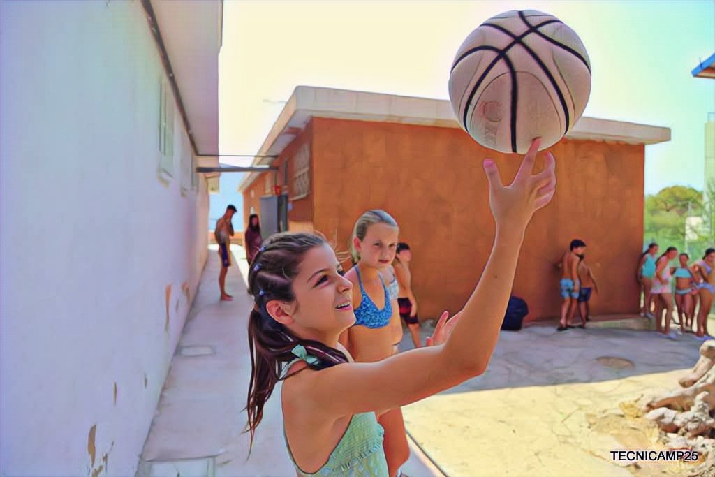 tecnicamp's tweet image. 💥🏀 Día 9: Hoy ha sido el turno de una de las competiciones más intensas y emocionantes del campus: el 1 contra 1 🔥 Nuestros campistas lo han dado todo.

Mañana llega el último día de campus... y lo vamos a cerrar ¡como se merece!

#Tecnicamp25 #Xedicion