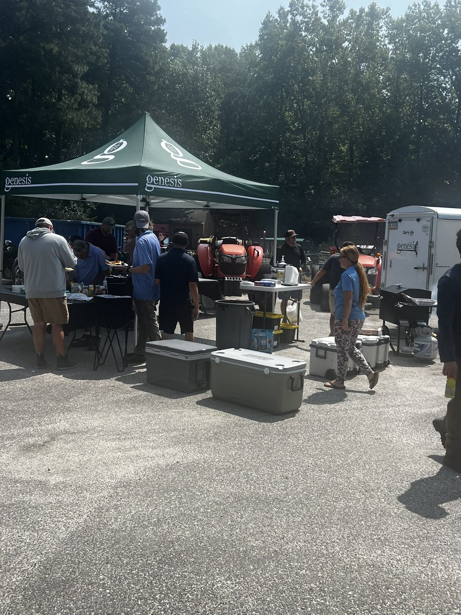 13JasonPierce13's tweet image. Well, it may be a little tough going back to Harris Teeter catered lunch for the staff after the cookout Genesis &amp;amp; Geoponics was gracious enough to host. Great support from Genesis, Tim and Jennifer as always! Greatly appreciated!@genesis_dist @geoponics @TurfPaintGirl @TDTurf