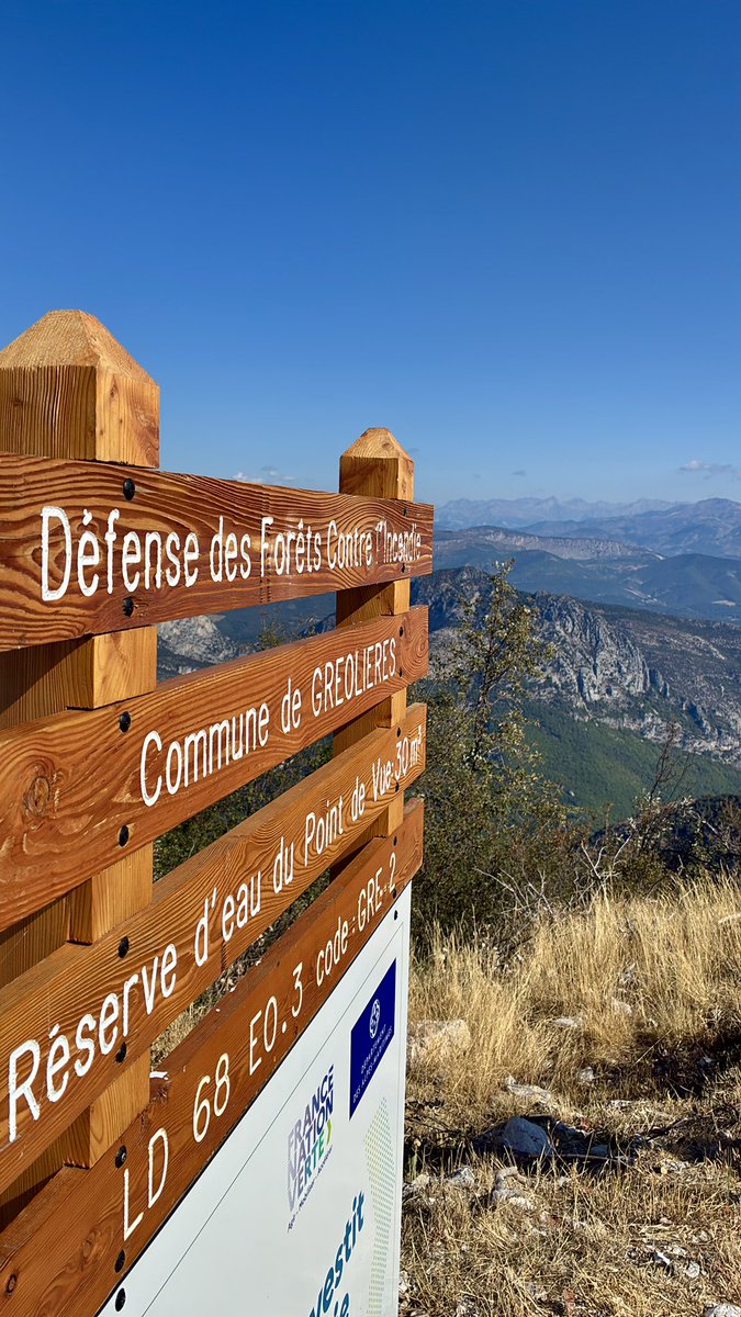 XWiik's tweet image. 🚁 Matinée perchée au-dessus de la @CASAOfficiel ✨

📍Départ de Sophia-Antipolis 💡📡
Un petit détour aérien au-dessus du Rouret 🌳🍄🌾
Cap ensuite sur Gréolières 🏞️ en passant par le village 🏡🏘️ pour atteindre un spot à couper le souffle 🤩⛰️ #PointDeVue

📍Retour tranquille à…