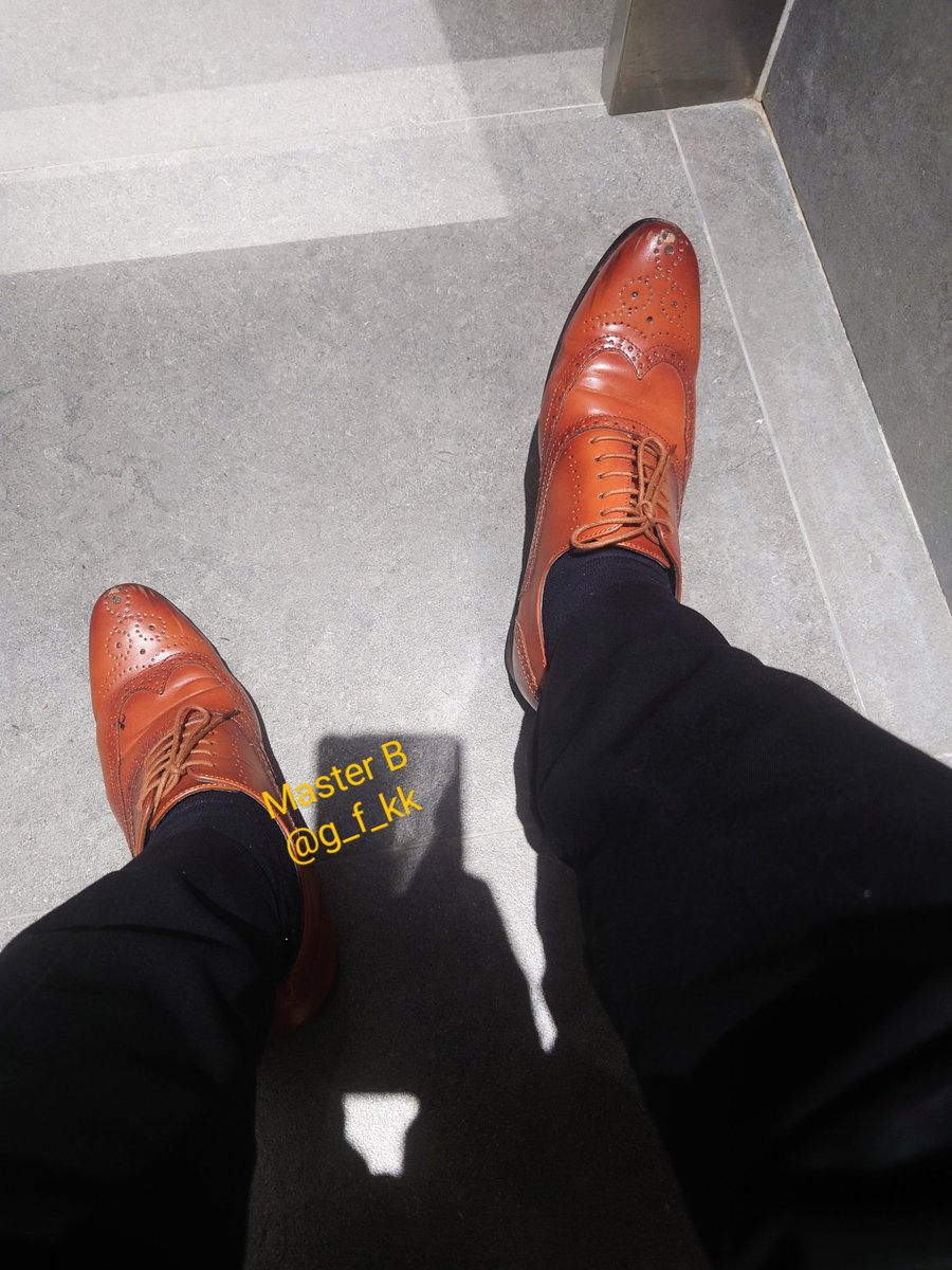 晚安，奴隸們！
Good Night. Fags!
#皮鞋 #嚐嗎 #Formal #LikeandRXForMore  #主奴 #bdsm
