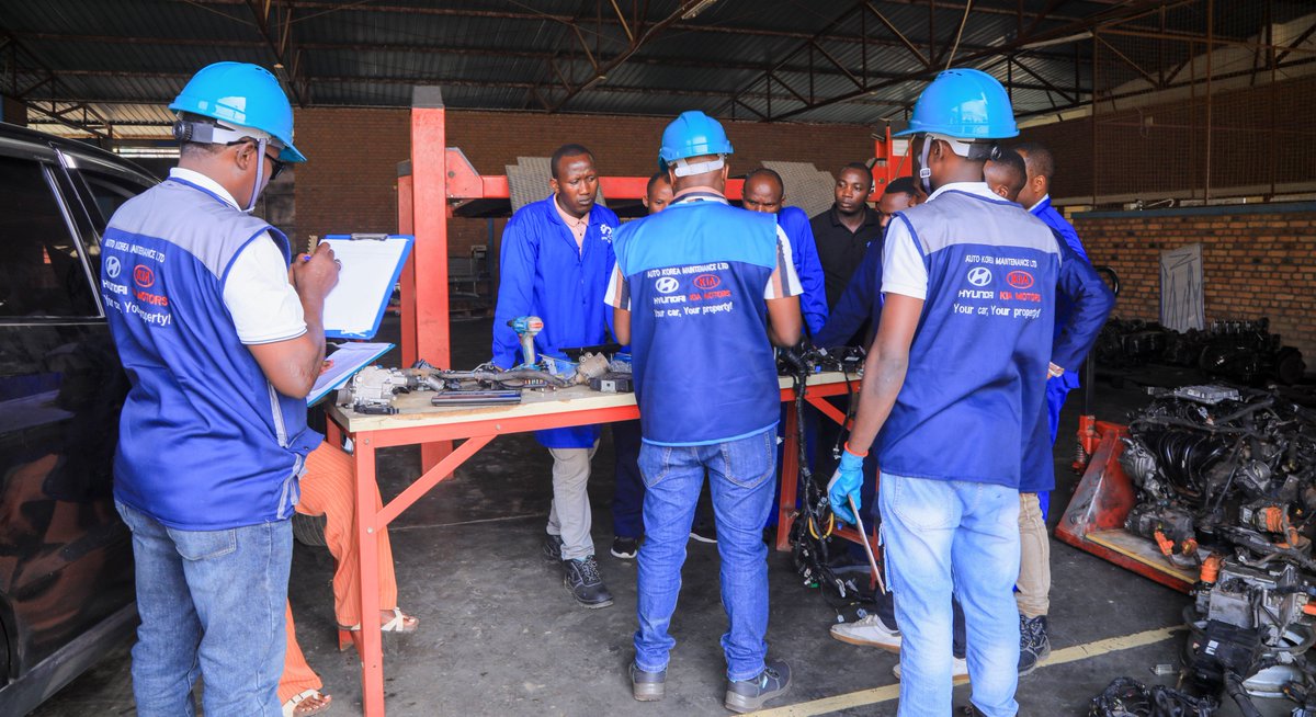 Karongi_College's tweet image. Today, in collaboration with @AFD_en &amp;amp; @LuxDev_HQ through the AFTER II Project, a technical team from Auto Korea Maintenance Ltd, led by General Manager Elie Ndikubwimana, held a productive working session with our academic staff from Automobile Technology Program. @RwandaPolytec