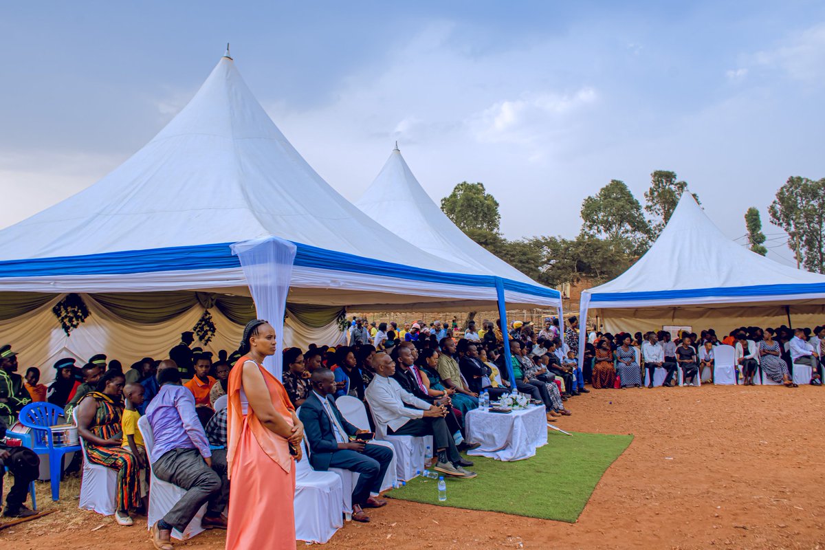 Ngoma District (@ngomadistrict) on Twitter photo <a href="/NIYONAGIRANath2/">𝑵𝑰𝒀𝑶𝑵𝑨𝑮𝑰𝑹𝑨 𝑵𝒂𝒕𝒉𝒂𝒍𝒊𝒆</a> <a href="/RwandaLocalGov/">Ministry of Local Government | Rwanda</a> <a href="/RwandaEast/">𝐄𝐚𝐬𝐭𝐞𝐫𝐧 𝐏𝐫𝐨𝐯𝐢𝐧𝐜𝐞 | 𝐑𝐰𝐚𝐧𝐝𝐚</a> Umukozi wa <a href="/RIB_Rw/">Rwanda Investigation Bureau</a> Faustin NTAGWABIRA yasobanuriye abaturage ububi bwo gukoresha cg gucuruza ibiyobyabwenge n'ibihano bihabwa ufatiwe muri ibi byaha abibutsa ko #RIB ishinzwe gukumira no kurwanya #ibyaha ariko itabigeraho idafatanyije n'abaturage abasaba kujya batanga amakuru. <a href="/NIYONAGIRANath2/">𝑵𝑰𝒀𝑶𝑵𝑨𝑮𝑰𝑹𝑨 𝑵𝒂𝒕𝒉𝒂𝒍𝒊𝒆</a> <a href="/RwandaLocalGov/">Ministry of Local Government | Rwanda</a> <a href="/RwandaEast/">𝐄𝐚𝐬𝐭𝐞𝐫𝐧 𝐏𝐫𝐨𝐯𝐢𝐧𝐜𝐞 | 𝐑𝐰𝐚𝐧𝐝𝐚</a> Umukozi wa <a href="/RIB_Rw/">Rwanda Investigation Bureau</a> Faustin NTAGWABIRA yasobanuriye abaturage ububi bwo gukoresha cg gucuruza ibiyobyabwenge n'ibihano bihabwa ufatiwe muri ibi byaha abibutsa ko #RIB ishinzwe gukumira no kurwanya #ibyaha ariko itabigeraho idafatanyije n'abaturage abasaba kujya batanga amakuru.