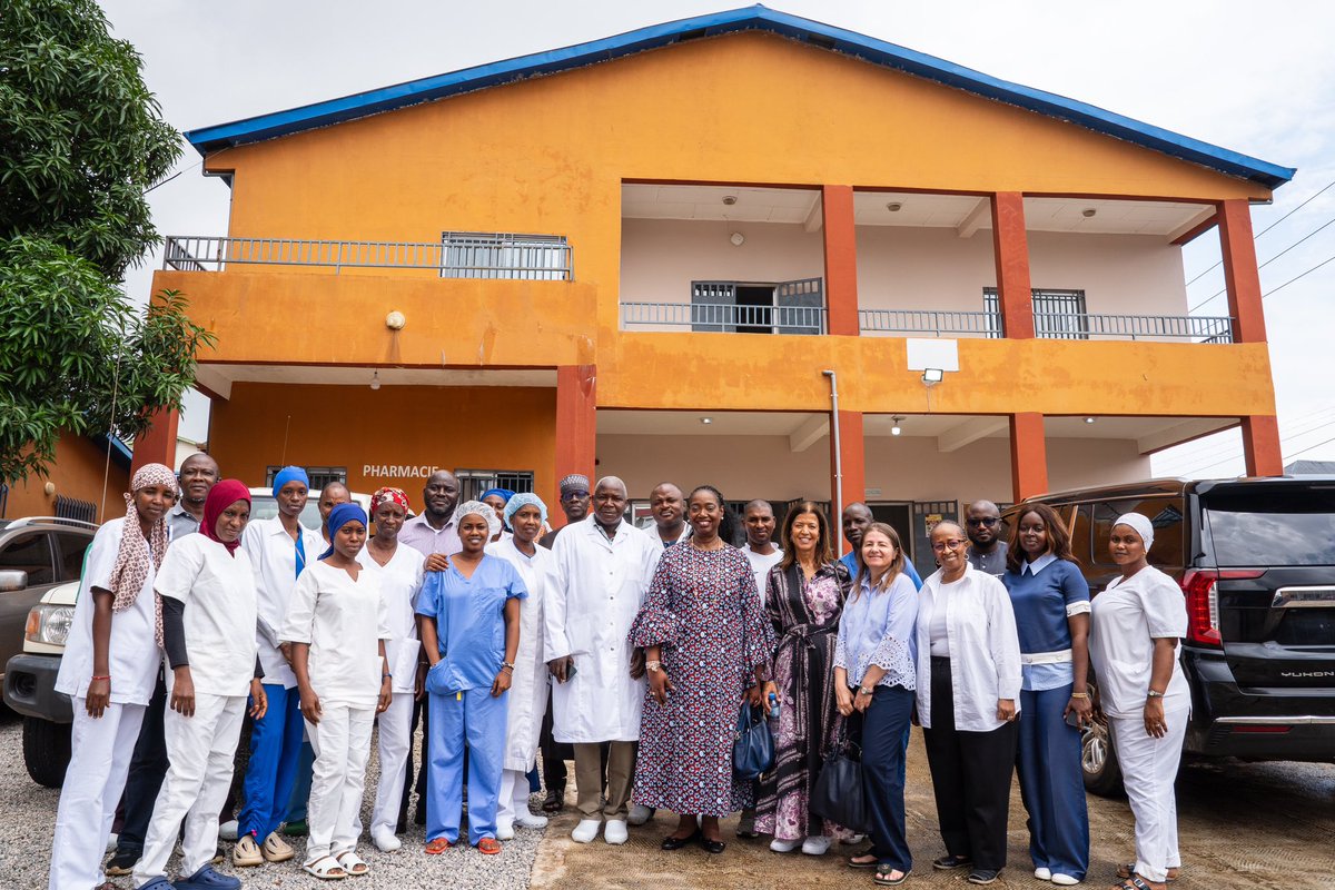UNOPS_Africa's tweet photo. During a visit to Les Flamboyants communal medical center in Conakry, the @UNOPS delegation saw the impact of its rehabilitation &amp; extension supported by @isdb_group.

Now delivering 2,500+ consultations/month - 3x more than before.

A big step forward for healthcare in 🇬🇳. https://t.co/VCOOIqEm45