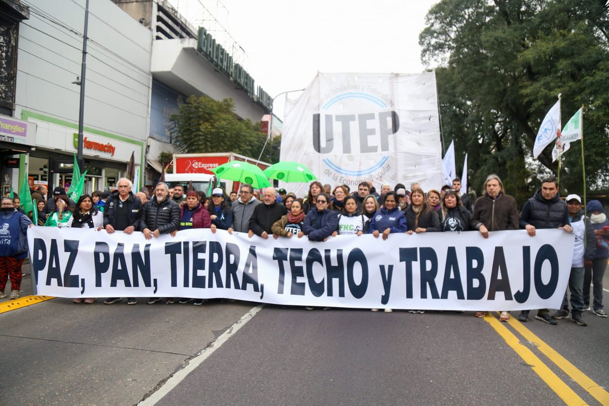 Con el legado de Francisco: por Tierra, Techo y Trabajo

En nuevo día de San Cayetano, volvimos a peregrinar desde Liniers rumbo a Plaza de Mayo, levantando las banderas de la economía popular frente al ajuste brutal del gobierno.

#7A Por tierra, techo y trabajo