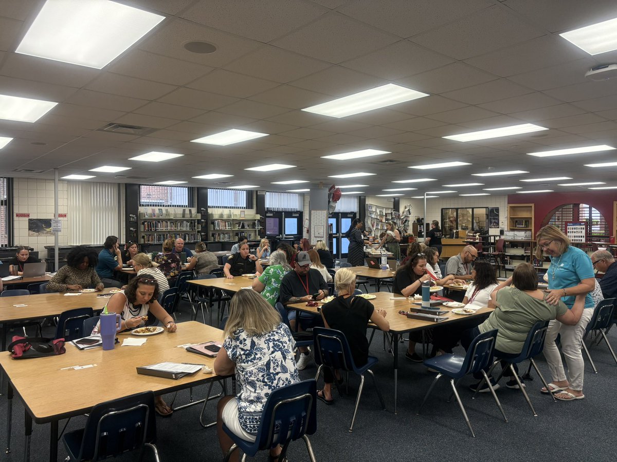 DannyWBennett's tweet image. Grateful to provide lunch and show our support to the faculty of Tarpon Springs Middle School! Praying for a great 2025-2026 school year! @GraceCityChurc3 #CommunityPartners #GCC #TSMS