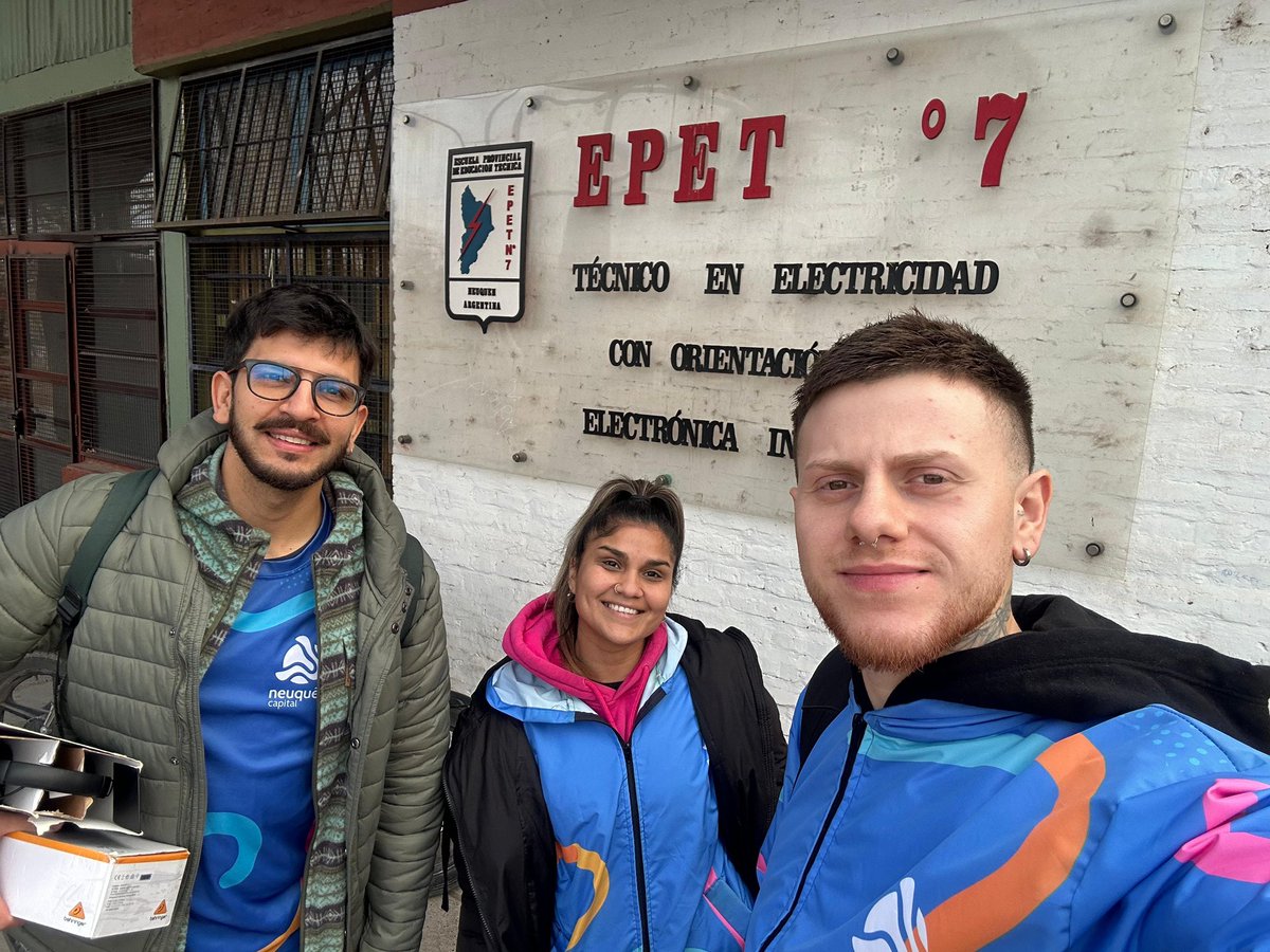 tatuhess's tweet photo. 🎙️ TALLER COMUNICANDO DERECHOS
Promoviendo la Participación Ciudadana
✋🏽 Arrancamos con todo! Realizamos el 1° encuentro con estudiantes de 3°C de la E.P.E.T. N°7 en el #BarrioProgreso
🎯 Hubo juegos grupales, charla y grabación de un spot sobre Historia Argentina 🇦🇷@GiovanettL https://t.co/g0jGNJsnuN