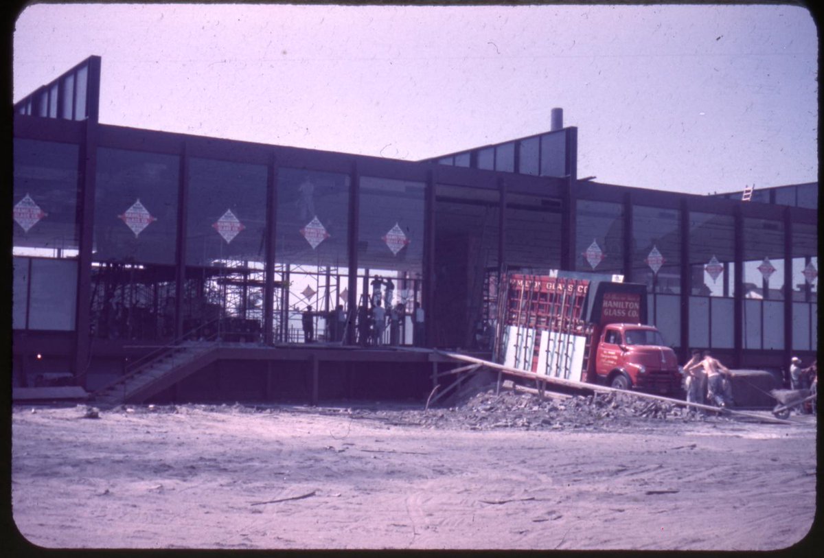 IITArchitecture's tweet image. A look back at the construction of S. R. Crown Hall (1955–1956), the architectural masterpiece by Ludwig Mies van der Rohe that continues to shape global conversations around design and space.