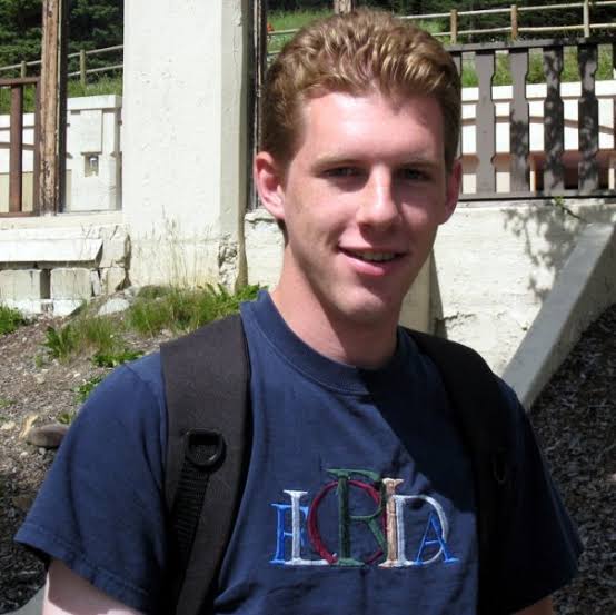 He looks cute! Who is this 😭