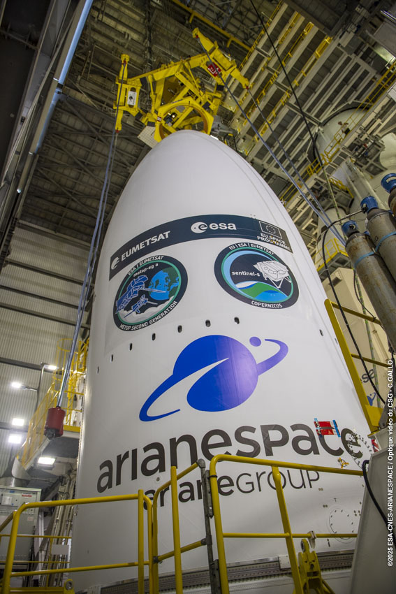 Arianespace's tweet photo. ✅ Upper composite transfer complete!
The payload fairing housing #MetopSGA1 has been moved to the Ariane 6 launcher.

🛰 On flight #VA264, #Ariane6 will launch #MetopSGA1, a satellite packed with 6 instruments for global weather and climate data. (1/2) https://t.co/YpzIeMKacb