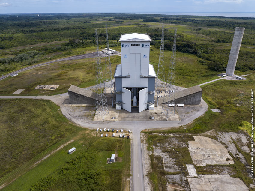 ✅ Upper composite transfer complete!
The payload fairing housing #MetopSGA1 has been moved to the Ariane 6 launcher.

🛰 On flight #VA264, #Ariane6 will launch #MetopSGA1, a satellite packed with 6 instruments for global weather and climate data. (1/2)