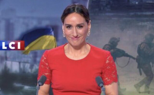 MBellesLettres's tweet image. Avec vous @jeannebarontv, il ne faut pas chercher midi à quatorze heures 😉.
Si on vous cherche, on vous trouve 💪 de 15H00 à 18H00. Rendez-vous donc demain dans @LCI Direct. Soyez branchés, connectez-vous vendredi à #La15.Vous y verrez Jeanne, la plus stylée des journalistes 📺.