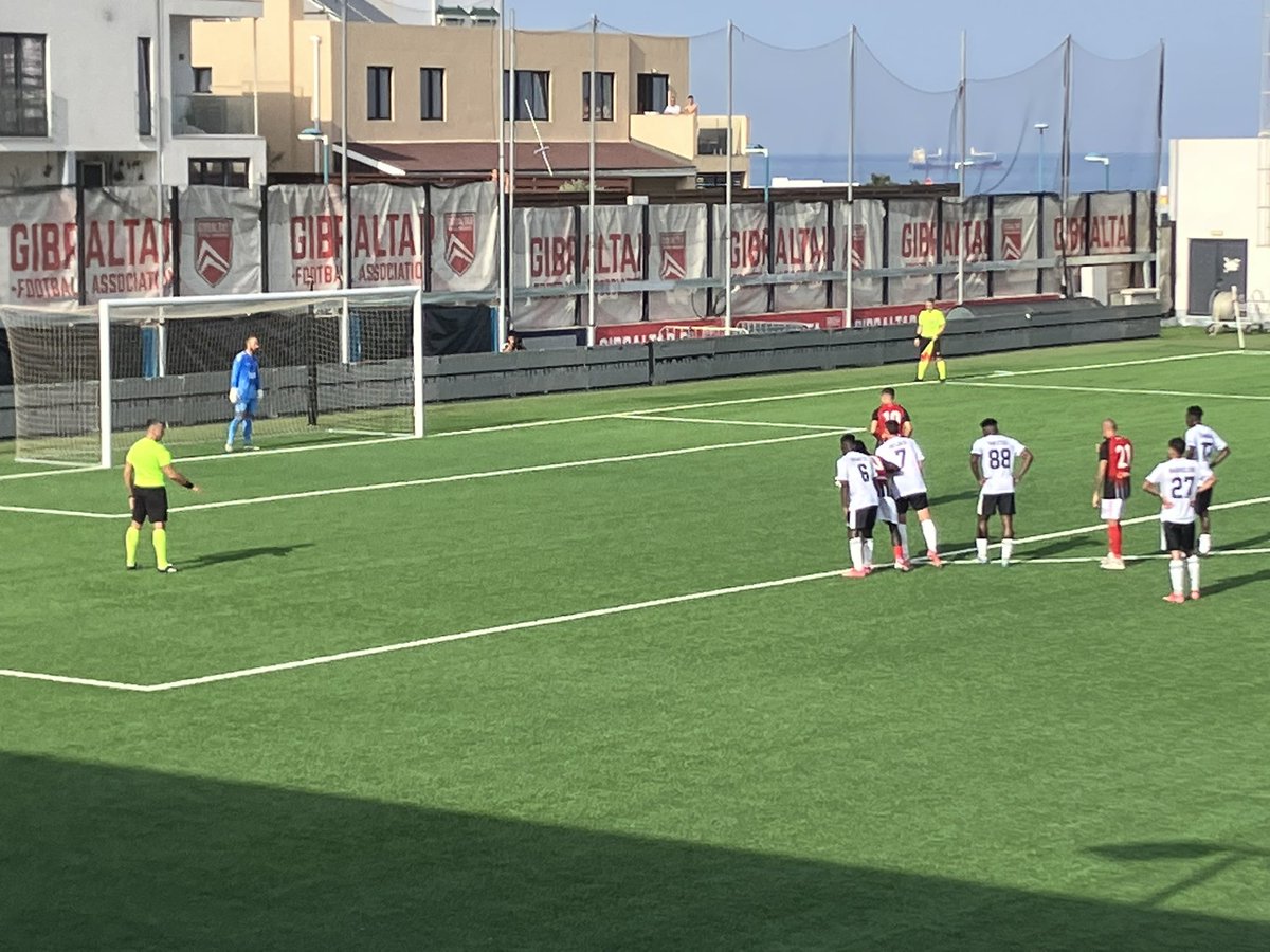Acedotor's tweet photo. #Futbol #Gibraltar @EuropaLeague
Mn 45+3 penalti favorable @LincolnRedImps q lanza #DeBarr y tras despejar portero marca @LincolnRedImps 1 vs #FCNoah 1
@alsoldelacosta @Mrxsrp @InfoGibraltar @dylan_viagas @bezares24 @Naugarcia @JohnMcM04582246 @pablomiguezdm @GraemeTorrillaa https://t.co/QYsMc8Drn9