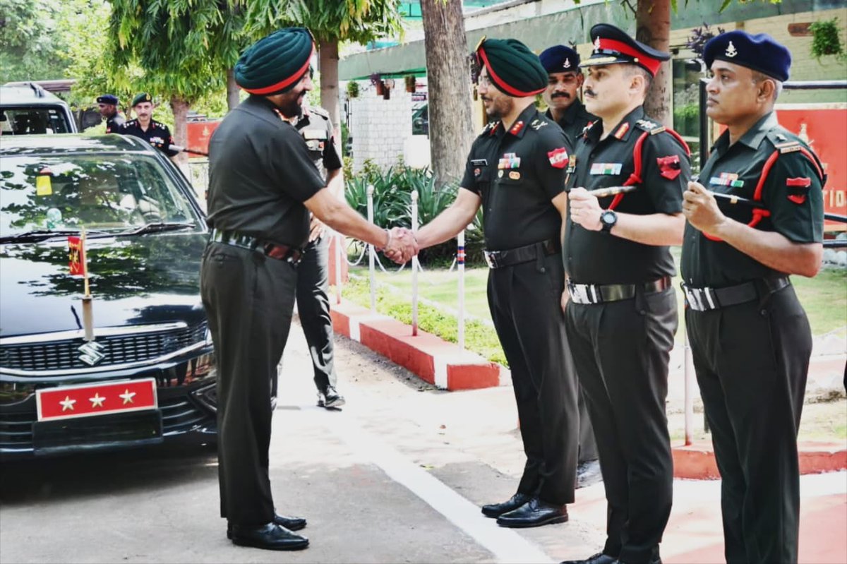 SWComd_IA's tweet image. Tech-Driven Transformation &amp;amp; Operational Readiness

#LtGenManjinderSingh, #ArmyCommander, #SaptaShaktiCommand visited #BathindaMilitaryStation. He reviewed the training standards and combat readiness of various formations and logistic support echelons.

The Army Commander…