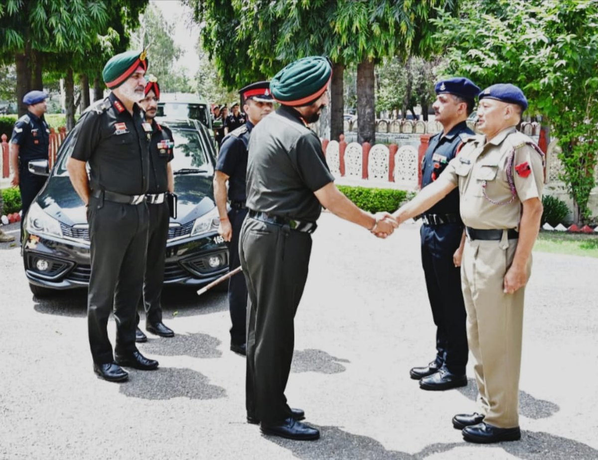 SWComd_IA's tweet image. Tech-Driven Transformation &amp;amp; Operational Readiness

#LtGenManjinderSingh, #ArmyCommander, #SaptaShaktiCommand visited #BathindaMilitaryStation. He reviewed the training standards and combat readiness of various formations and logistic support echelons.

The Army Commander…