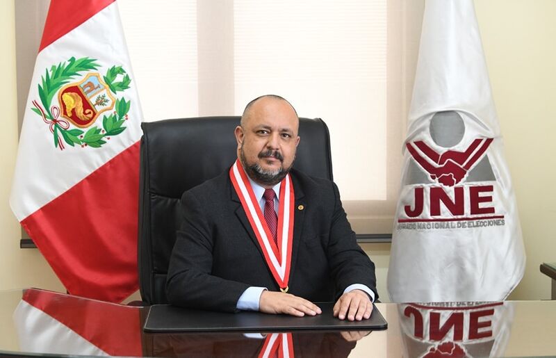 De ser designada como representante del Ministerio Público ante el <a href="/JNE_Peru/">JNE Perú</a>, Patricia Benavides compartiría asiento en el pleno de esta institución con Willy Ramírez Chávarry, el presidente del jurado calificador de sus tesis de maestría y doctorado en Alas Peruanas (1/2)