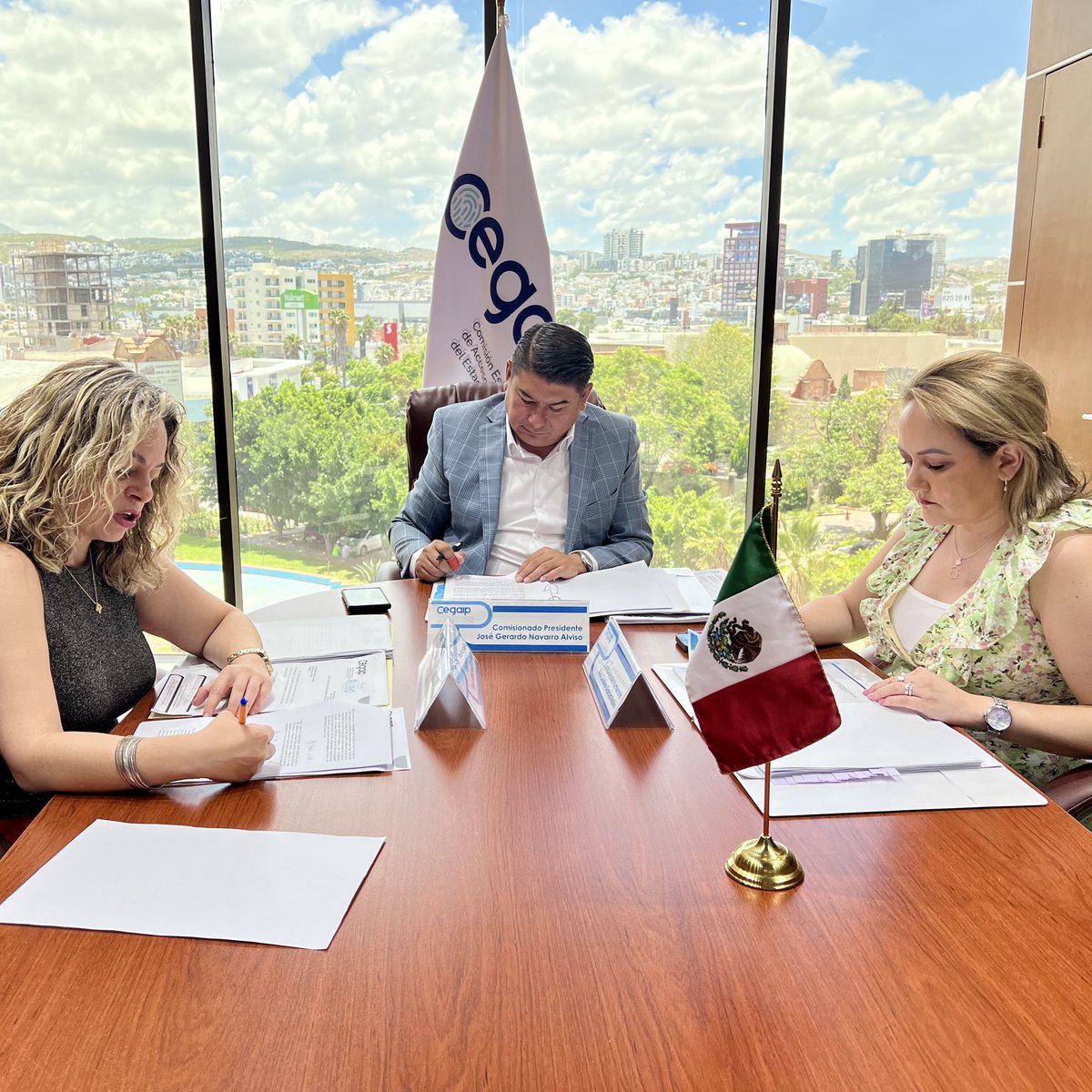 📍En sesión ordinaria del Pleno de la CEGAIP se revisaron recursos y se abordaron asuntos administrativos fundamentales para nuestro órgano garante y en favor de los derechos fundamentales de los potosinos:

📢 Acceso a la Información
🔐 Protección de Datos Personales