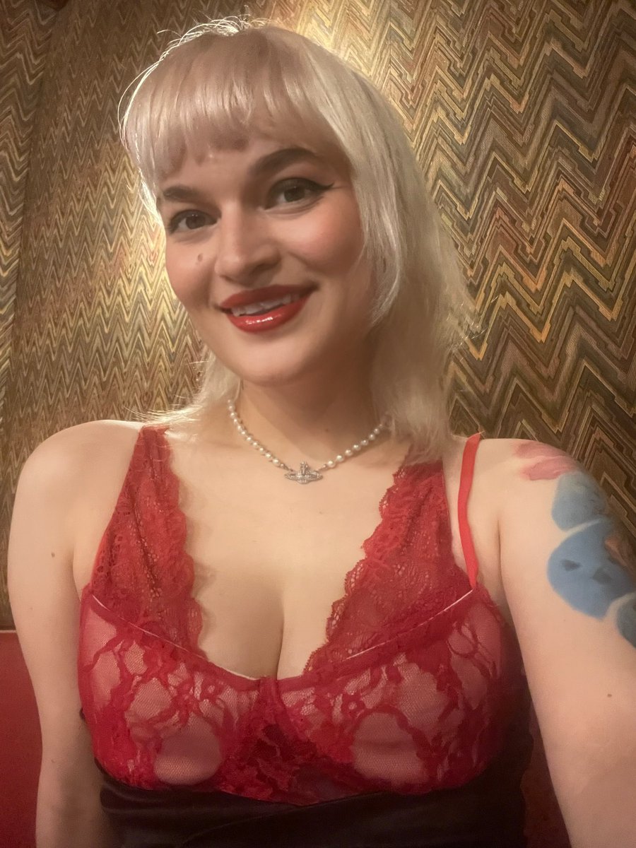 megatcha's tweet photo. Je vous attends au Fiacre à Strasbourg pour boire un verre et plus si affinités en ma compagnie ❤️🥂 https://t.co/bxcZdaAv9g