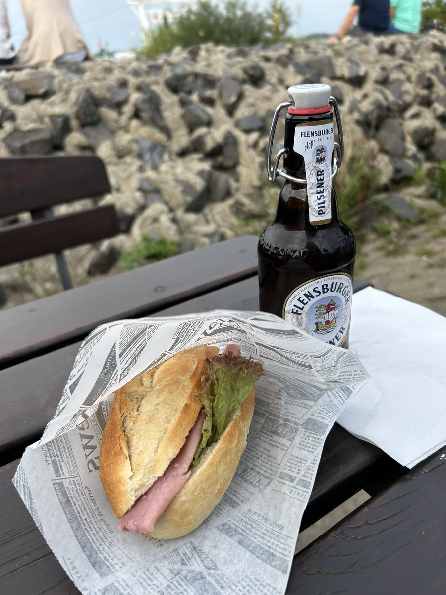 Feierabend!
Mit Tochter am Lühe-Anleger.