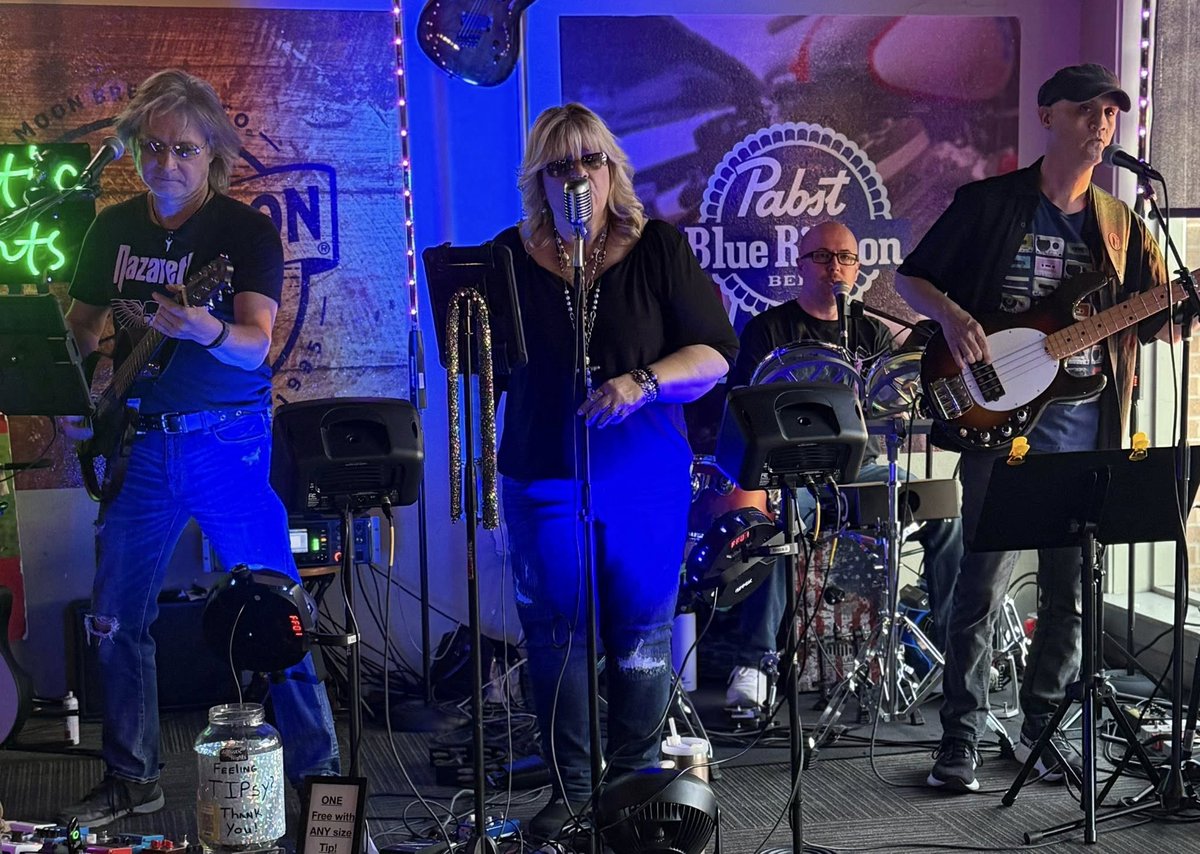 Looking for live music this weekend? Check out our three amazing acts, tell your friends, and make your plans for a night out at Barley's 😄🎶 

➡️ Thurs - Chloe Rose at 5PM
➡️ Fri (Space Night) - Ziggy &amp; The Neptunes at 8PM
➡️ Sat (Chiefs Party) - Acoustic Nights ~ FIRST SHOW!