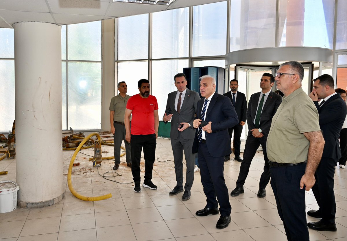 Valimiz Murat Zorluoğlu, Şehitlik Spor kompleksini ziyaret ederek incelemelerde bulundu.

Ziyaret sırasında sporcularla da bir araya gelen Valimiz, gençlerle sohbet ederek başarılar diledi.