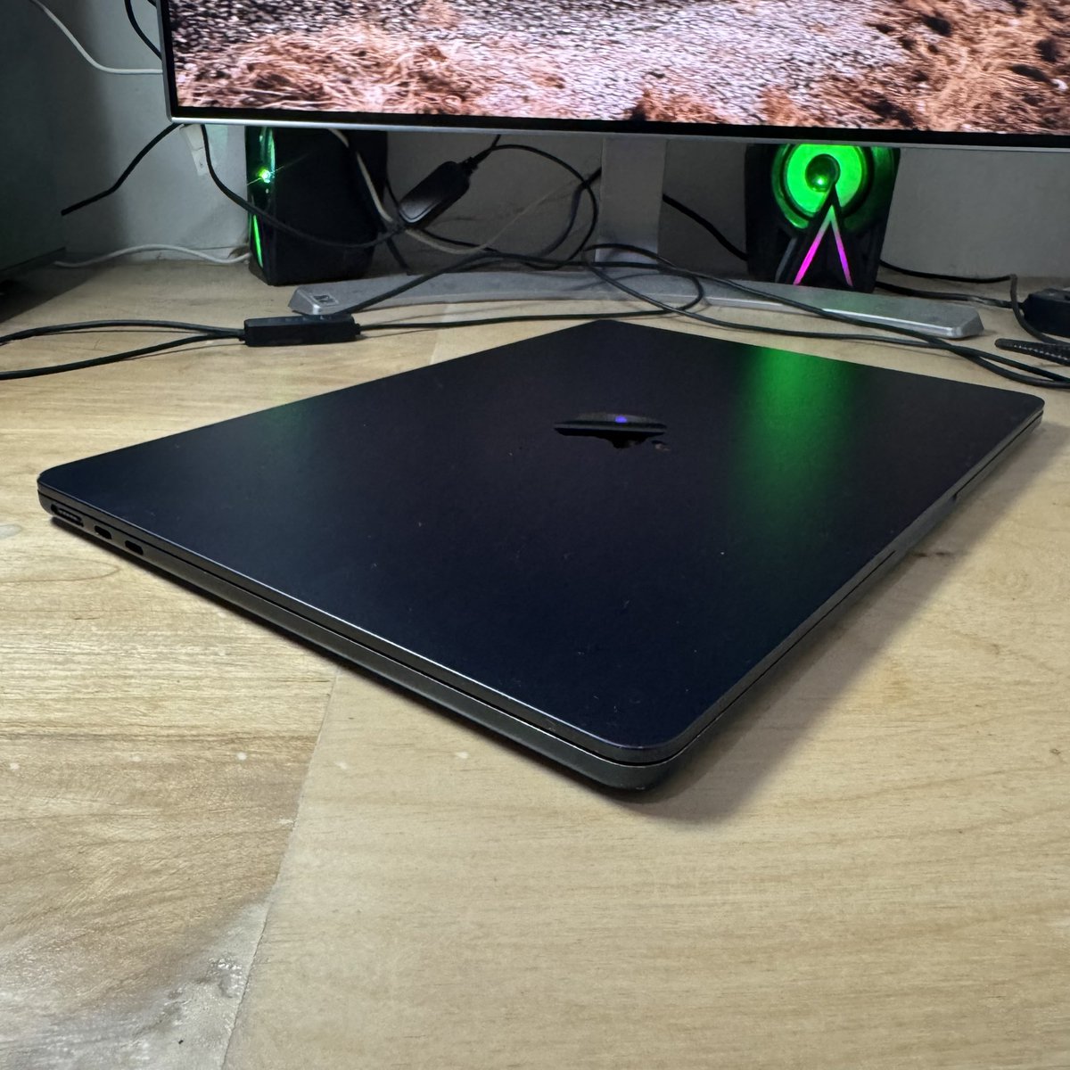 ramus_onos's tweet photo. Kondisi
•Fisik overall aman (ada dent tidak parah seperti difoto)
•Fungsi semua normal (Speaker, Keyboard, Mic, Kamera, port)
•Battery aman (BH:97%, CC:72)
•Layar Jernih Aman Nominus (No shadow, white spot, Blue spot, dll)
Kelengkapan Mac n charger https://t.co/9JV7ZV42dt