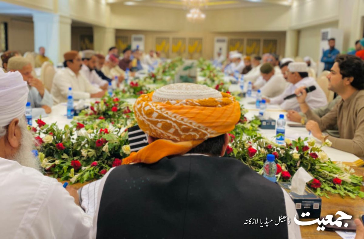 سکھر میں دوسرا سندھ گرینڈ امن جرگہ، جے یو آئی کی میزبانی میں انعقاد
قائد سندھ علامہ راشد خالد محمود سومرو صاحب کی جدوجھد کو سلام۔
#پیپلزپارٹی_کا_ڈاکوراج