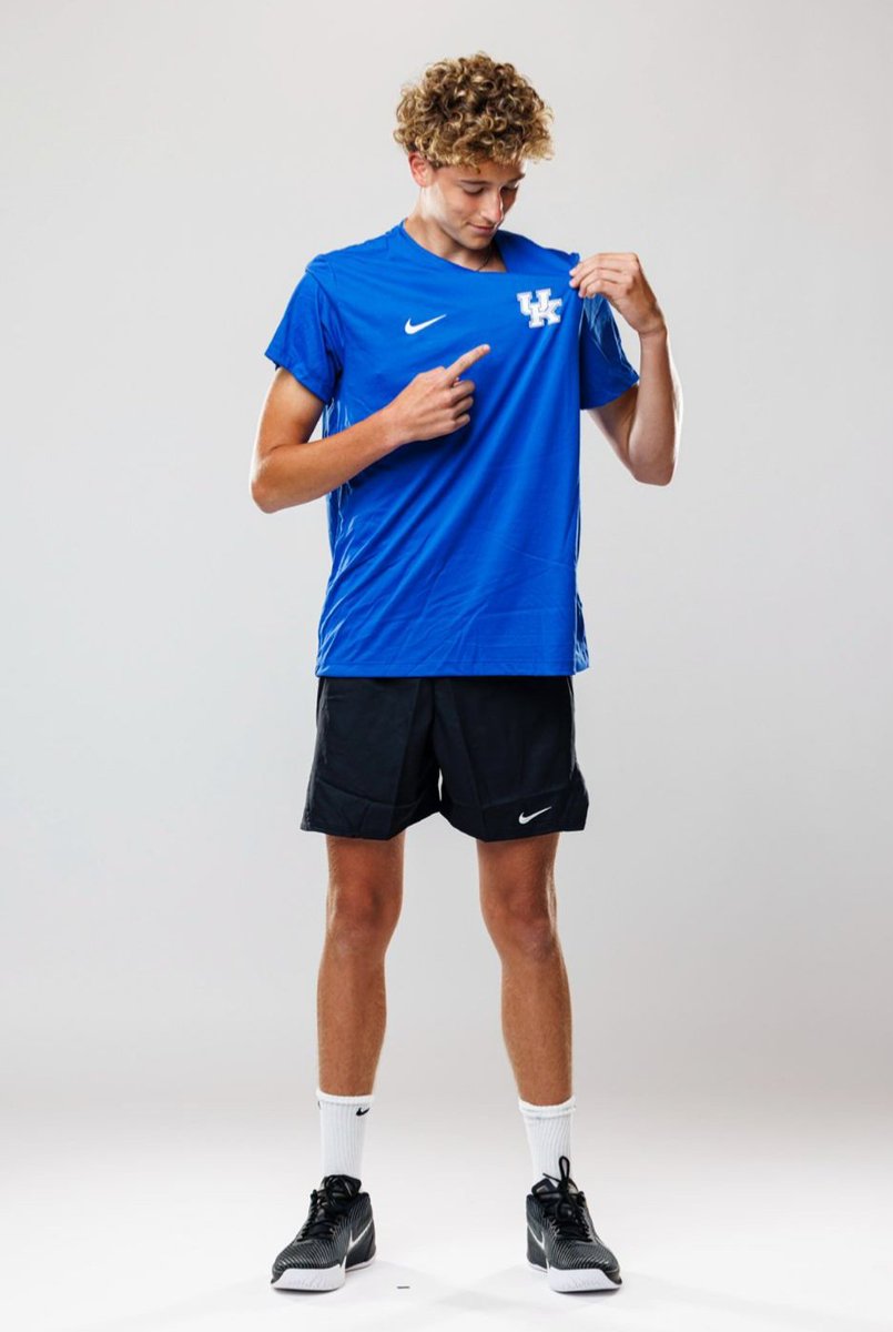 Parsa Bombs 💣 tweet media