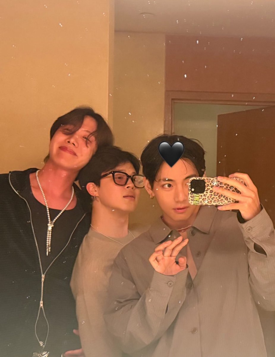 تحديث تايهيونق عبر ستوري حسابه في الانستقرام 🥹

🐻 : 🖤

~
<a href="/BTS_twt/">방탄소년단</a>