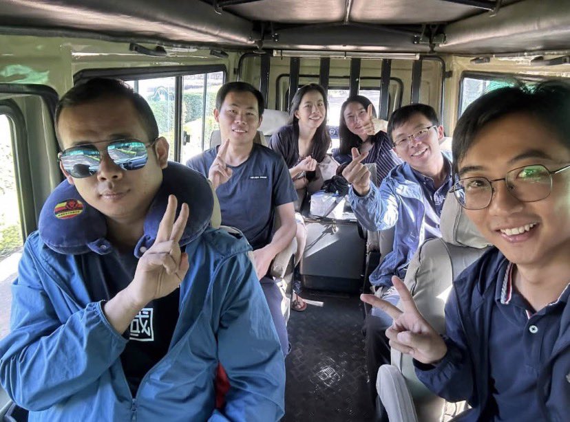 Getting ready for gorilla trekking in Mugahinga national park 🏞️ 

nsharaexpeditionsafaris.com
☎️0750501770