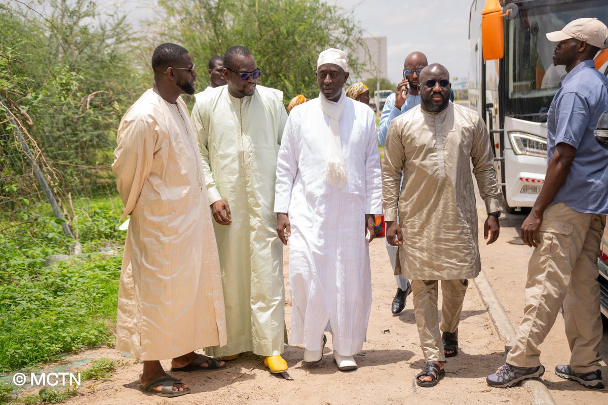Mission à Touba pour le Grand Magal 2025

Dans le cadre des préparatifs du Grand Magal, j’ai accompagné le Ministre Alioune SALL en mission officielle à Touba. Aux côtés des responsables de structures comme SENUM SA, La Poste ou encore Senegal Connect Park, nous avons évalué les