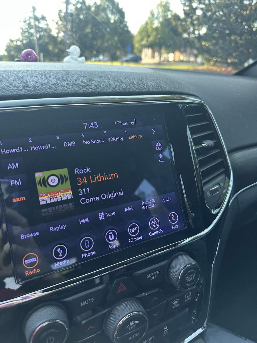 CoastRebDMR's tweet image. Sitting in the car for an extra few minutes 💚✌️🩵👽 #311 #SoundSystem