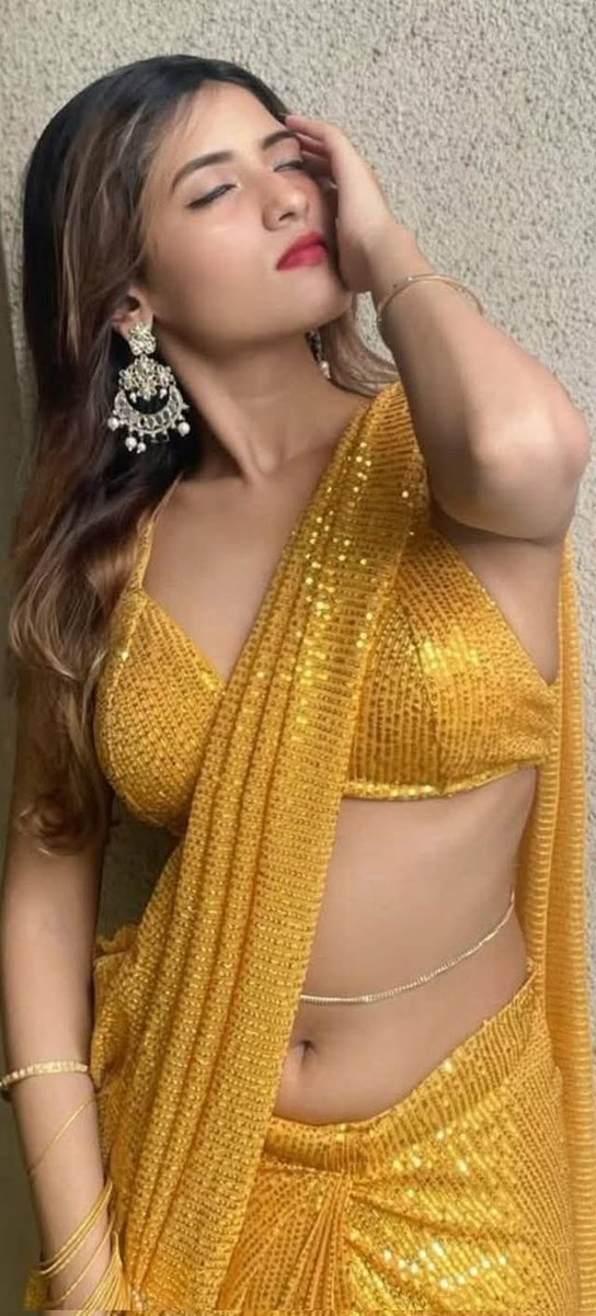 दिवाने लुट जाये, मस्ताने लुट जाये ❤️
तेरे इश्क की शमा पर परवाने लुट जाये 💗
मालुम है हमको तो जलवा तेरा साकी 💖
उठा दे जो तु नजर तो मयखाने लुट जाये ♥️