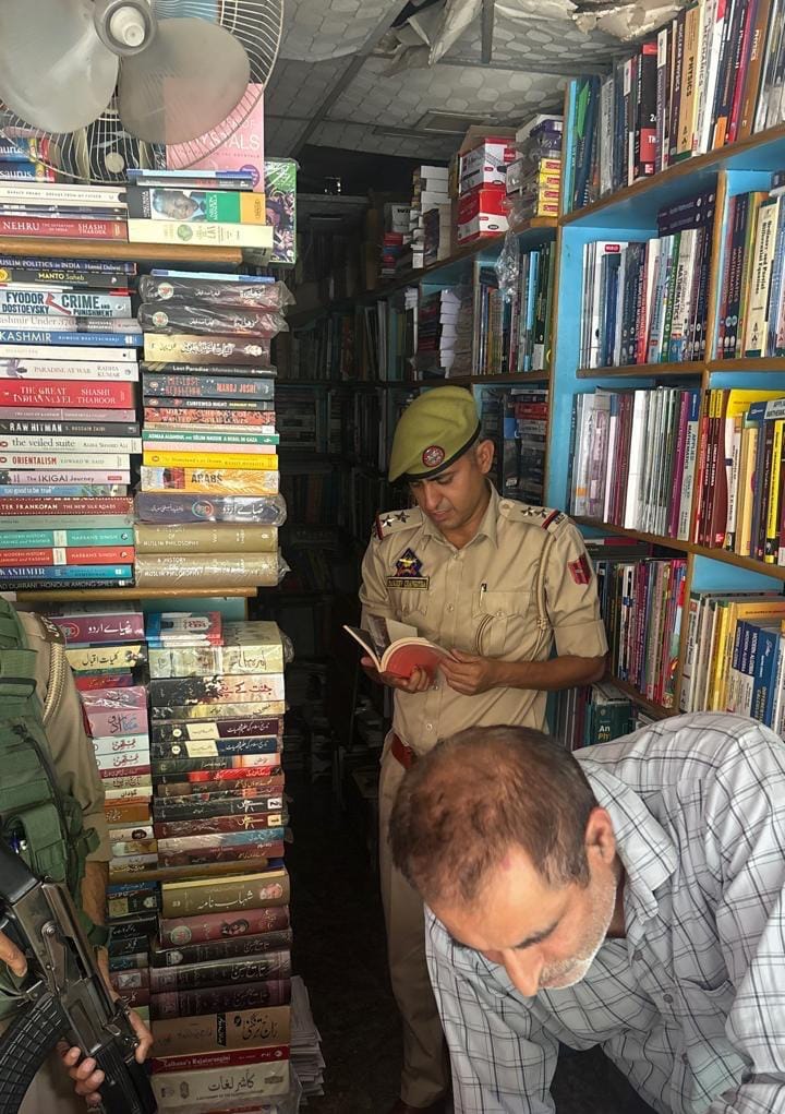 KNS (@knskashmir) on Twitter photo #KNSUPDATE|| *Srinagar Police Conducts Raid Of Bookshops Following Government Ban On Books Peddling Anti-Nationalist Ideologies*
<a href="/JmuKmrPolice/">J&K Police</a> <a href="/SrinagarPolice/">Srinagar Police</a>
<a href="/DrGVSundeep_IPS/">Dr.G.V.Sundeep Chakravarthy IPS</a> #KNSUPDATE|| *Srinagar Police Conducts Raid Of Bookshops Following Government Ban On Books Peddling Anti-Nationalist Ideologies*
<a href="/JmuKmrPolice/">J&K Police</a> <a href="/SrinagarPolice/">Srinagar Police</a>
<a href="/DrGVSundeep_IPS/">Dr.G.V.Sundeep Chakravarthy IPS</a>
