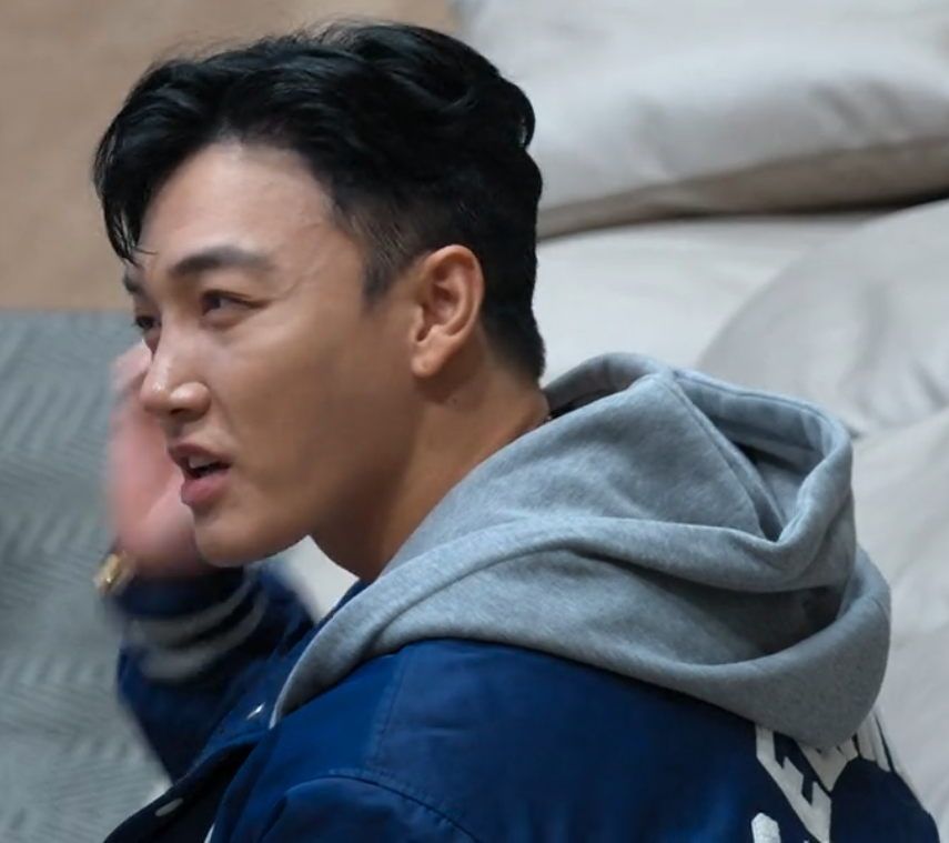 ً                                                                    유학 ,
                                                           유학파세요?
    아뇨 ;
      ( 뭐야 느끼해 ..💭