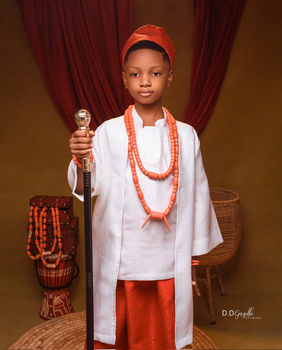 Channelling the Benin prince attire.Benin princes, and indeed all members of the royal family, historically wore attire that signified their status and reflected the rich cultural traditions of the Benin Kingdom. This attire includes elaborate coral beads, leopard skin etc