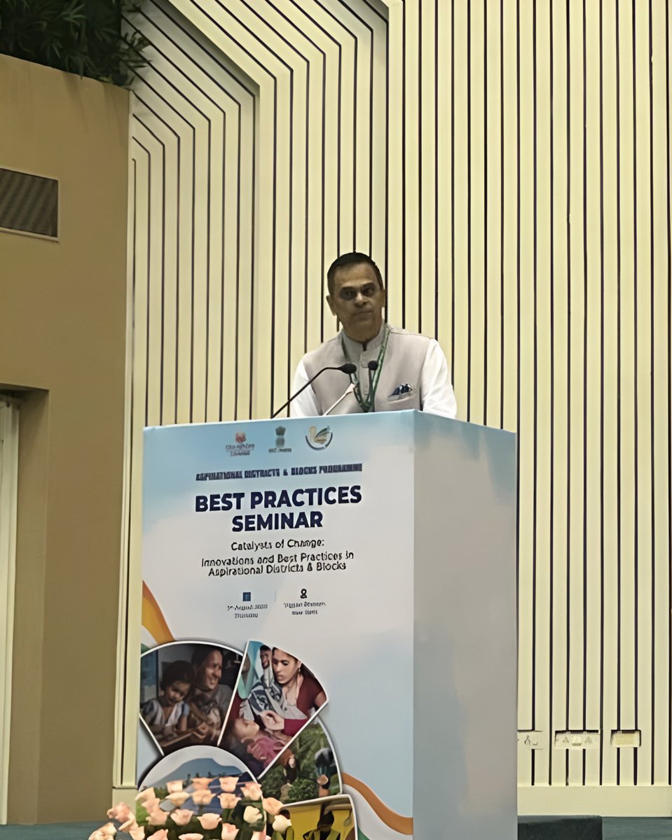 DARPG_GoI's tweet photo. Shri V. Srinivas, Secretary, DARPG, delivered a compelling presentation at the valedictory session of the Best Practices Seminar on Aspirational Districts & Blocks, hosted by @NITIAayog on Aug 7, 2025, at Vigyan Bhawan, New Delhi. The event also featured a vibrant exhibition showcasing transformative best practices for inclusive development.

#DARPG #VocalForLocal #GoodGovernance