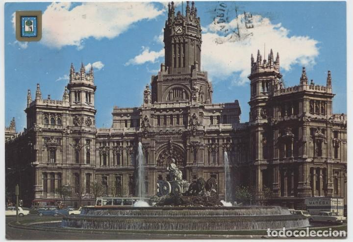 Mucho más denso y hermoso, vivo y genuino, que con los retoques actuales.

Palacio de Cibeles (Antigua Casa de Correos y Telégrafos), Madrid, 1918. 

Postal de los años 70.