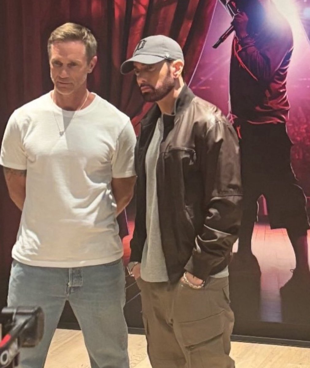 📸 Eminem with Devon Sawa

2000:                              2025: