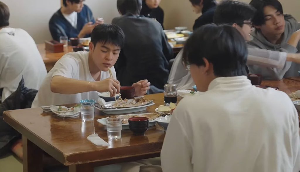 ง่วงไม่คุยกับใคร  หิวไม่คุยกับใคร

#BUSSINGJAPANEP1 #MARCKRIS