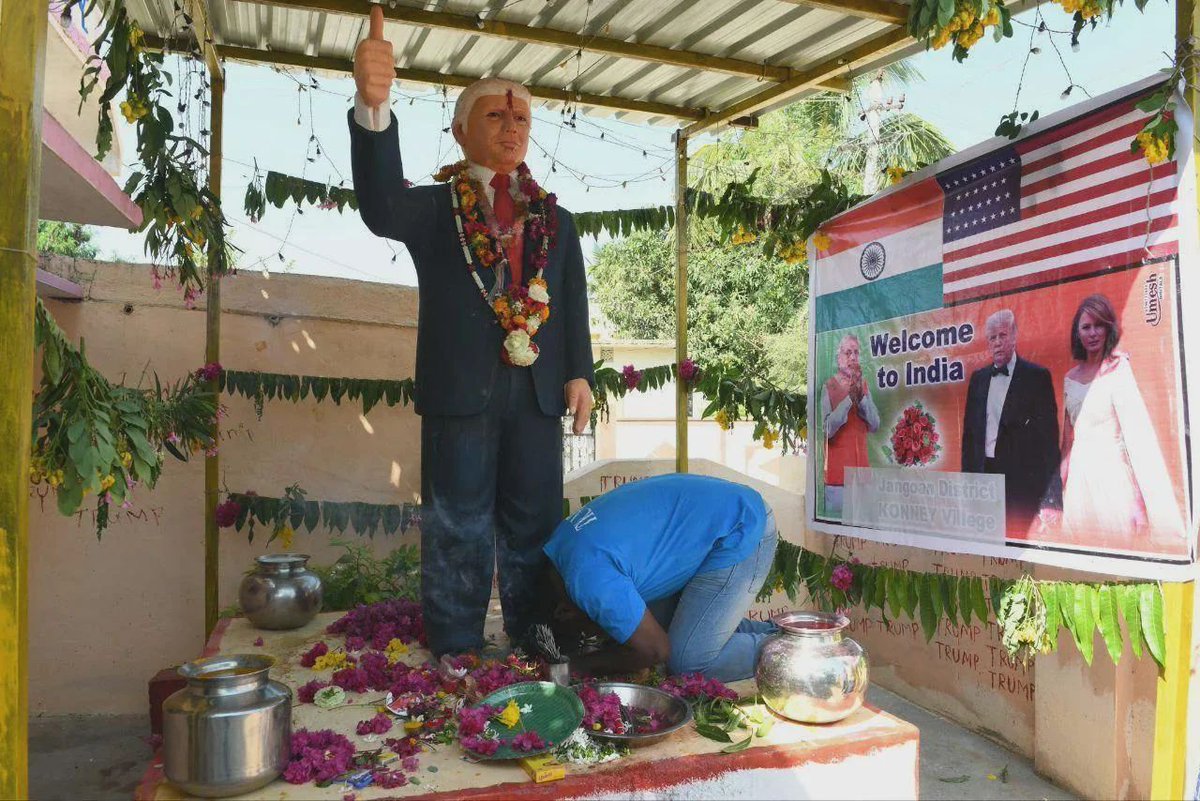 Sanghi praying to Trump 😭😭😭