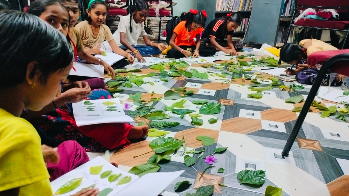 CommrPR's tweet image. ಎಲೆಗಳನ್ನು ಪರಿಶೀಲಿಸಿ, ನಾಳವಿನ್ಯಾಸವನ್ನು ಗುರುತಿಸುವ ಮೂಲಕ ವಿಜ್ಞಾನ ಅಂಶಗಳನ್ನು ನೈಜವಾಗಿ ಅನುಭವಿಸಿದರು. (/2/2)

@PriyankKharge
@readingkafka
@rdprgok
@earlybirdncf
#LeafVenation #StudentLearning #ScienceActivity #NatureEducation #LibraryPrograms #ChildFriendlyLibrary #LearningThroughNature